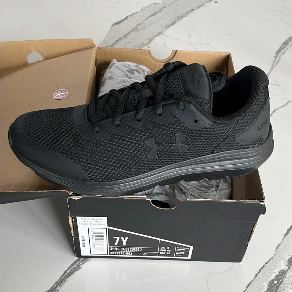 New Youth size 7 Under Armour Black Athletic Shoes Sleek Design